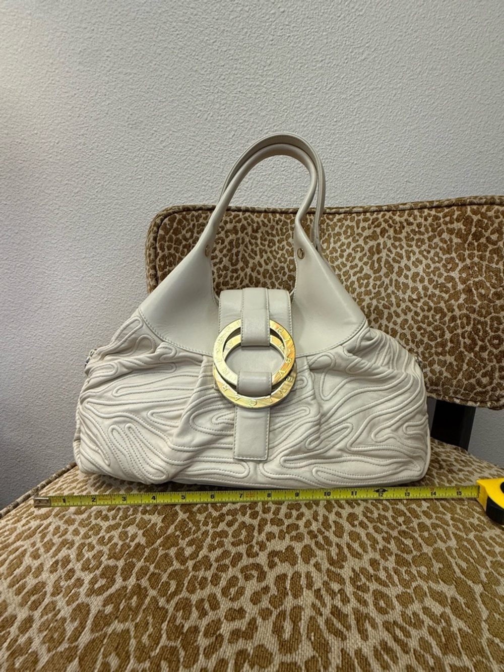 💯Auth Bvlgari Cream Leather Shoulder Bag/Satchel w Gold BVLGARI Rings &hardware - Picture 8 of 16
